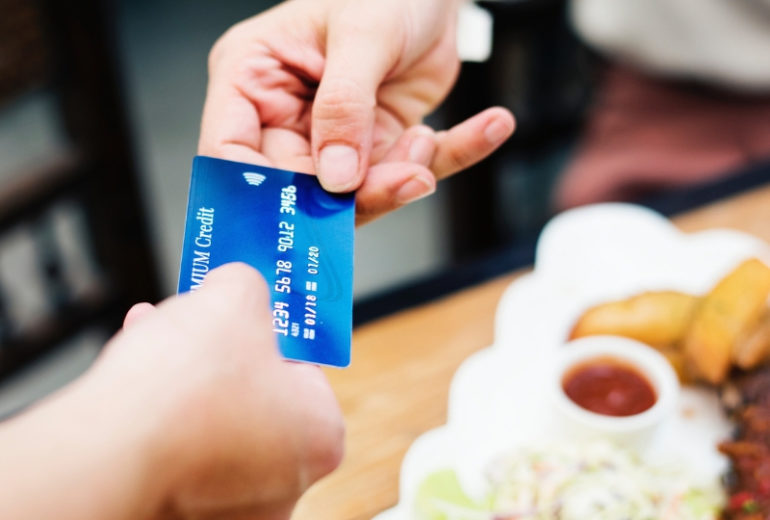 Someone paying for food with a credit card.